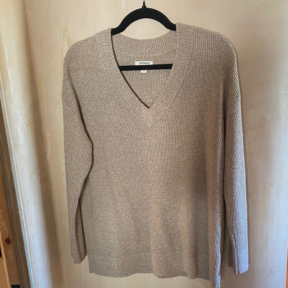 Soft, chunky, textured long sleeve sweater - like new!